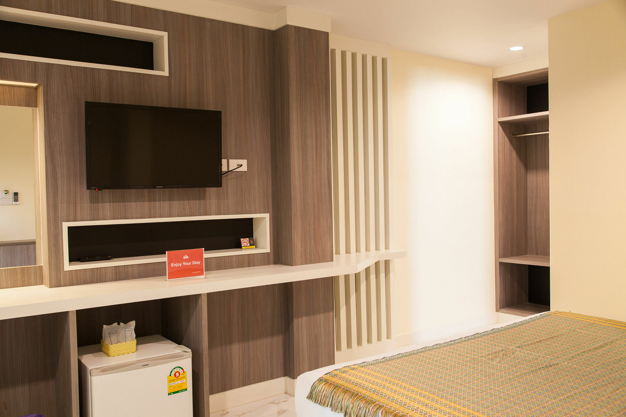 Zen Rooms Samsen 3 Banguecoque Exterior foto
