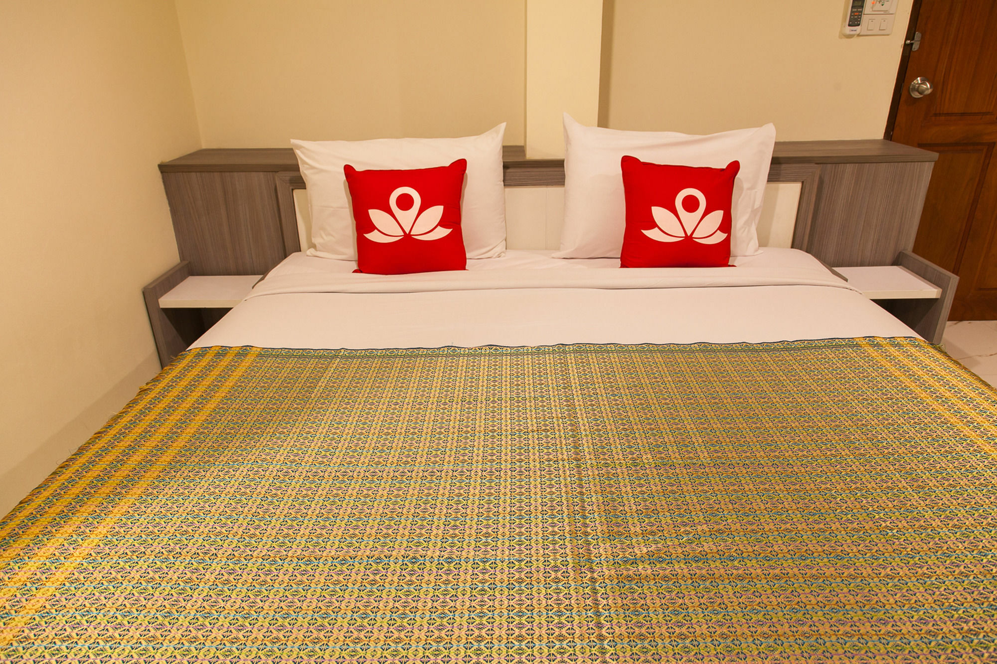 Zen Rooms Samsen 3 Banguecoque Exterior foto
